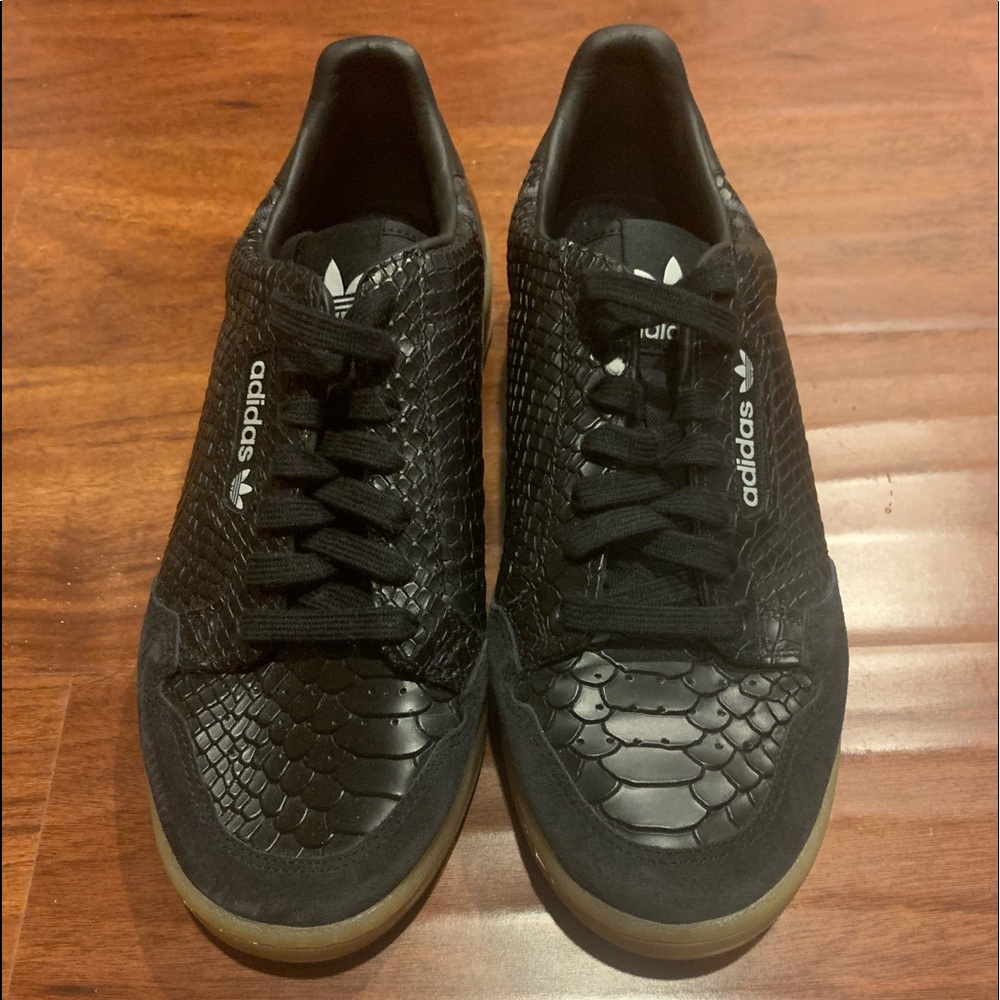 Men’s Adidas Size 9 - Barely Worn